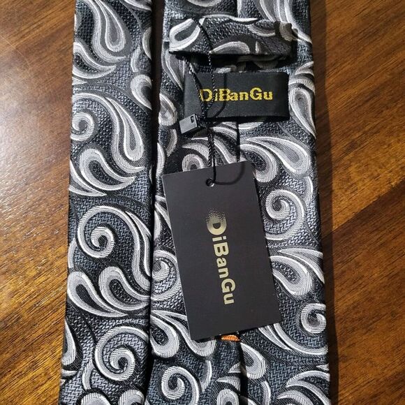Dibangu Paisley Neck Tie New Black/Silver Silk Classic 49in X 3.5In - Picture 4 of 7